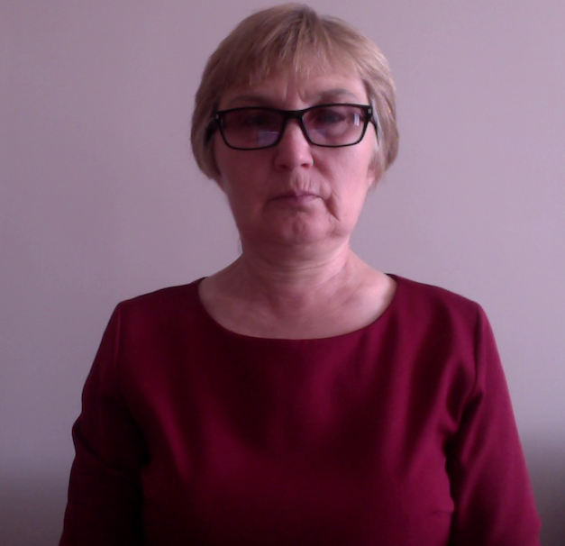 Попова Лариса Ивановна.